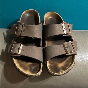 Birkenstock taupe leather Arizona two strap sandal size 39